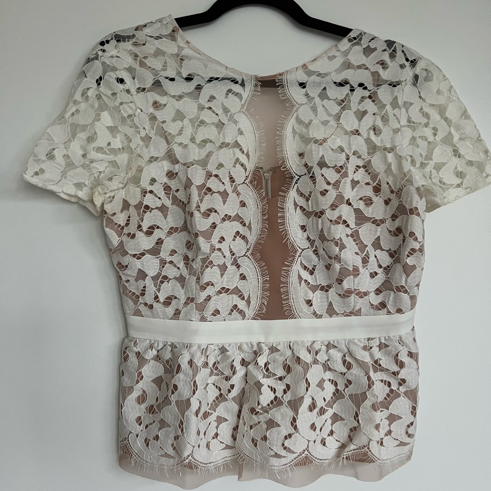 Dressy Lace Shirt. BCBG. Size Small. Polyester compilation.